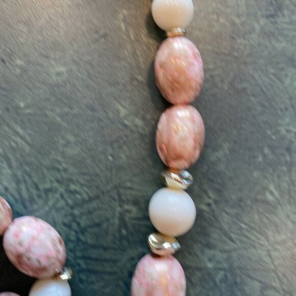 Vintage Mid Century Beaded Necklace Pink Cream Gold Mottled Beads Classic 1960's - Picture 5 of 8